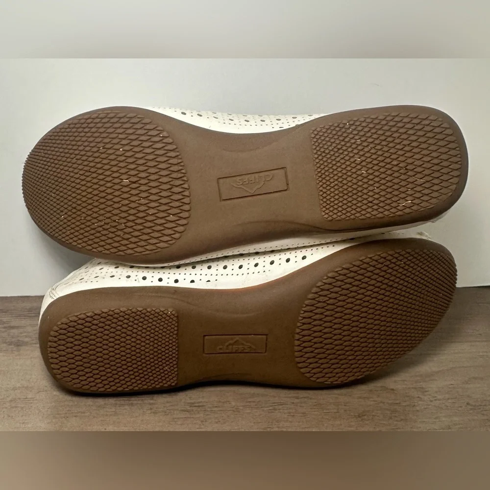 Cliffs By White Mountain‎ Womans White Slip On Flats Shoe With Bows W 7.